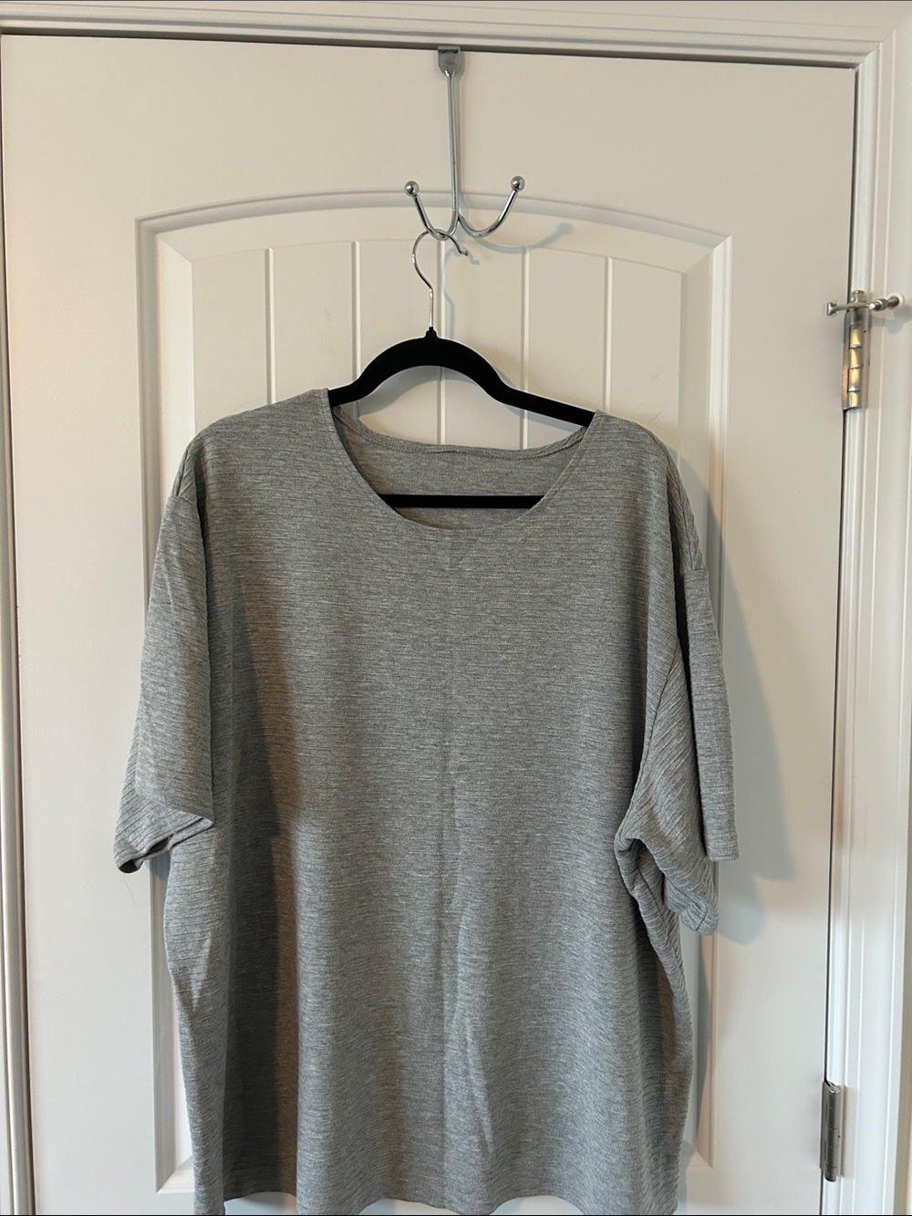 Women's Relaxed Short Sleeve Top in Light Gray